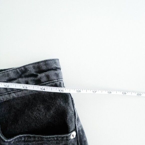 LOST IN LUNAR // The George Shorts // crafted from a 100% cotton denim // Size 8 - Picture 13 of 16